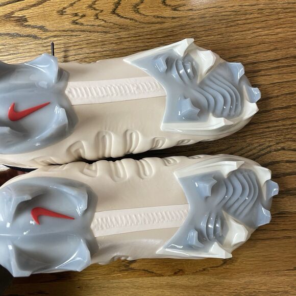 Athletic_Shoes